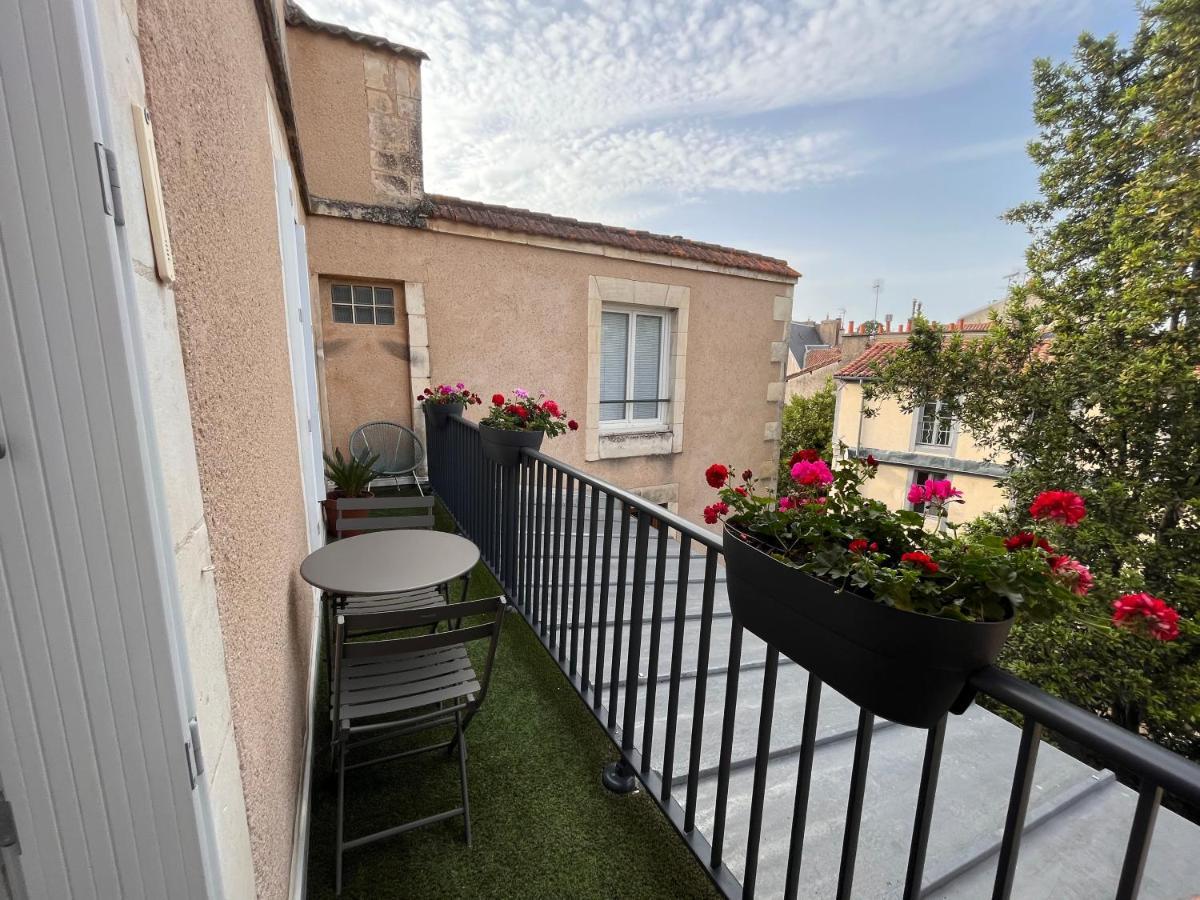 • Bel Appartement - Centre Historique De Poitiers Exterior photo
