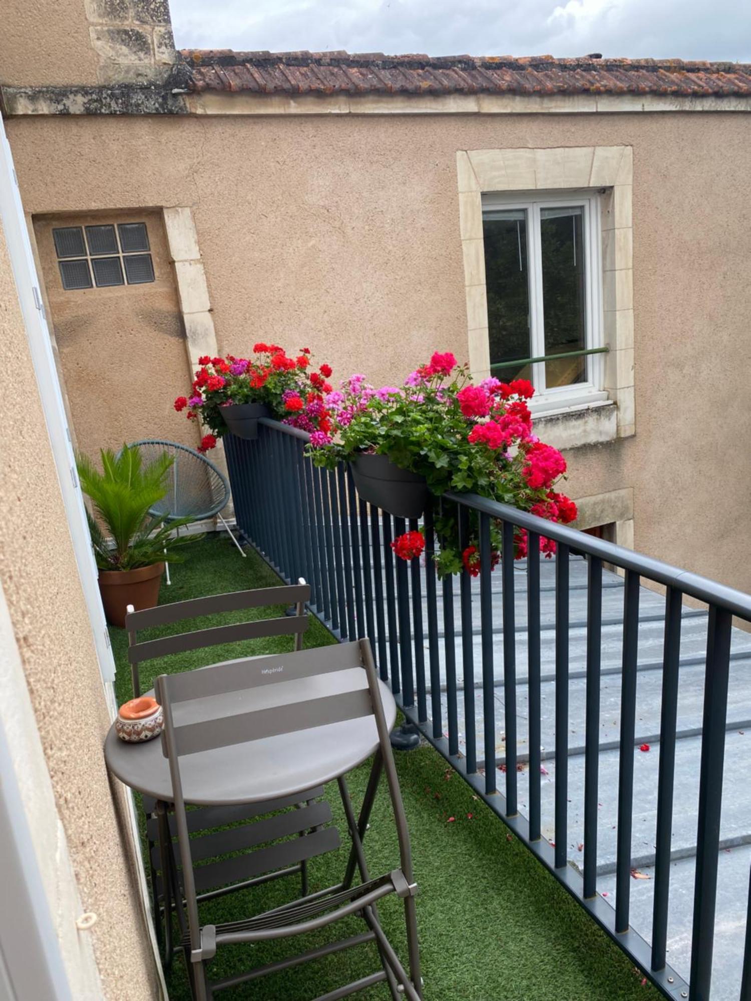 • Bel Appartement - Centre Historique De Poitiers Exterior photo